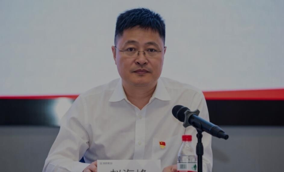 招商蛇口前老总，把一个20多岁的女孩打到重伤二级。原因呢？就因为女孩没陪他喝