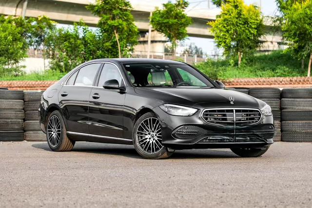 请教，选大标还是选立标的奔驰C老爸马上六十岁退休了，想送他一辆奔驰，老人家工作