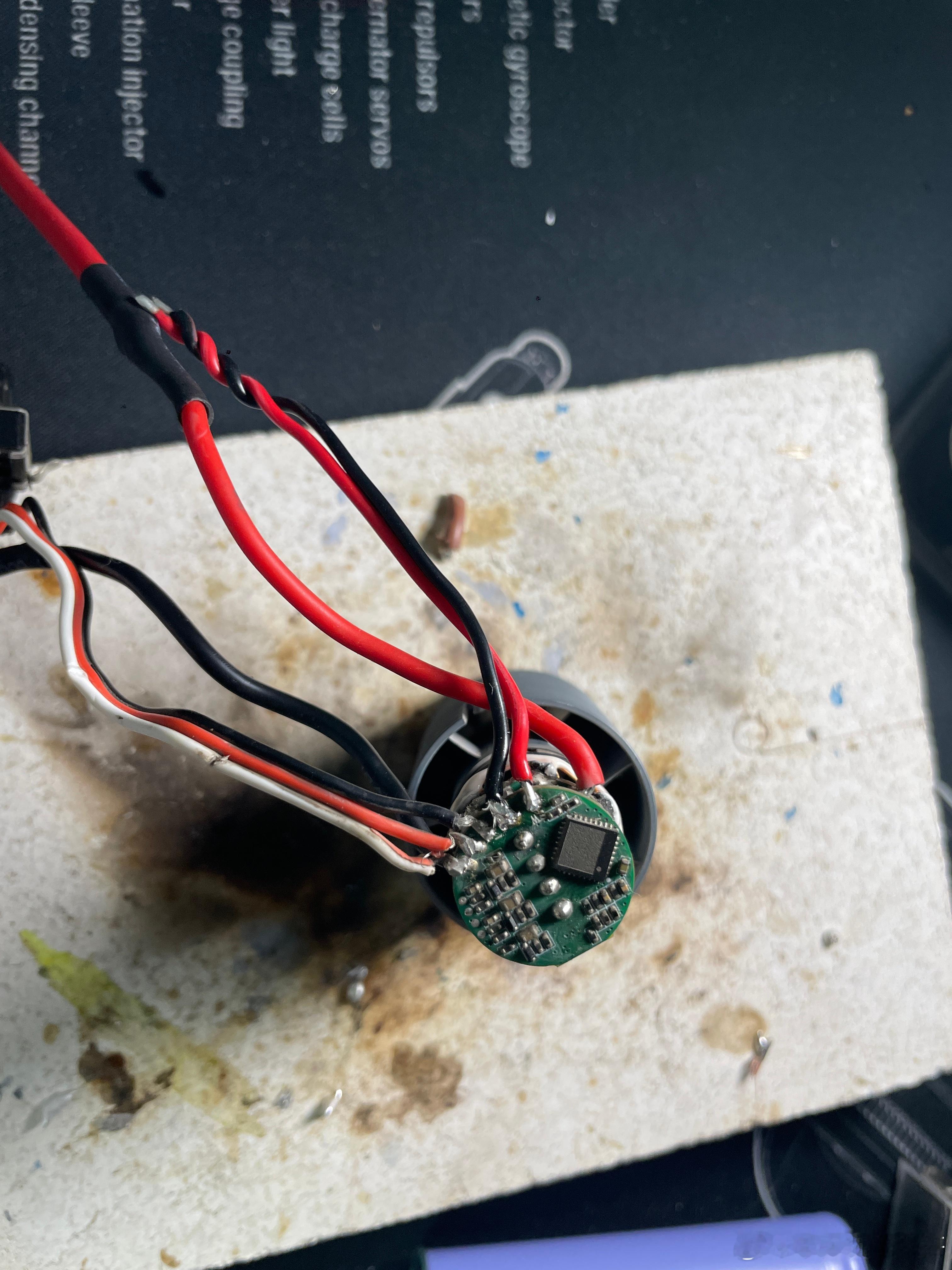 我也来当一回维修匠，就是拿电烙铁的手法不如大国工匠们标准。