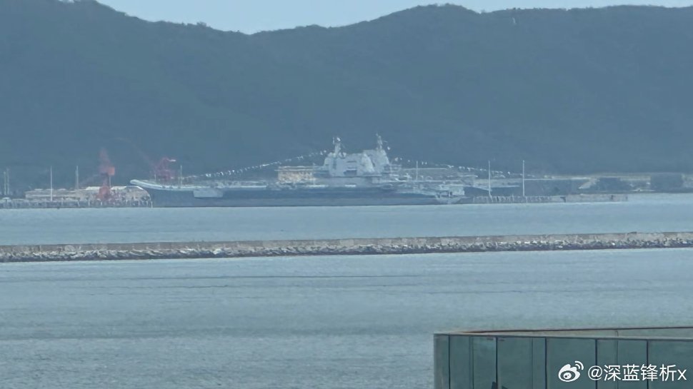 挂满旗、刷舷号，“福建舰”今天就要服役了？敬请关注今晚的新闻联播！根据网友发布的