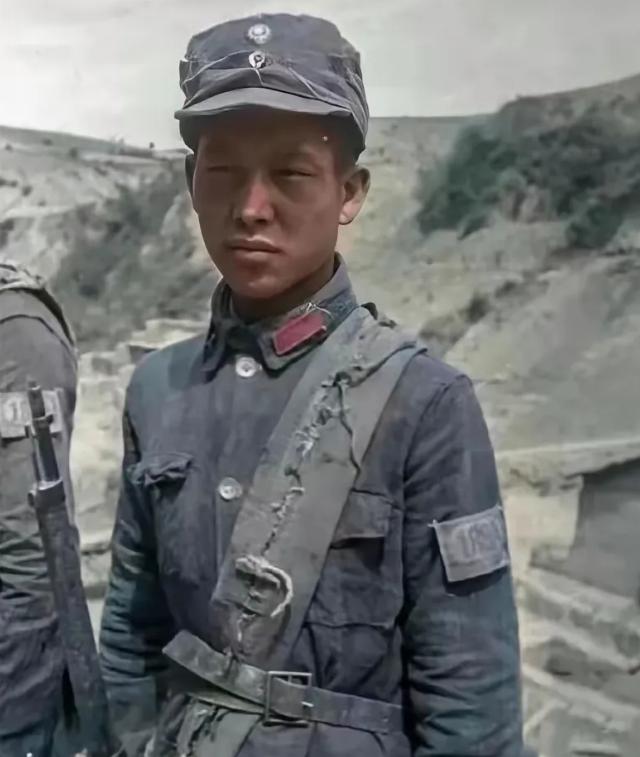 抗战时期，一交通员不幸被捕，伪军押着他前往日军宪兵队领赏，途中，一位日伪