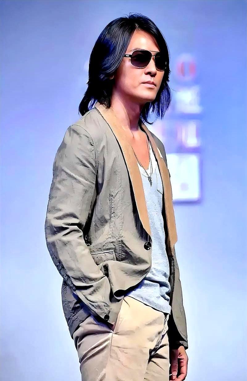 你敢信？一天700万港币砸脸上，郑伊健当场甩头走人片方急得改剧本，找林丹客