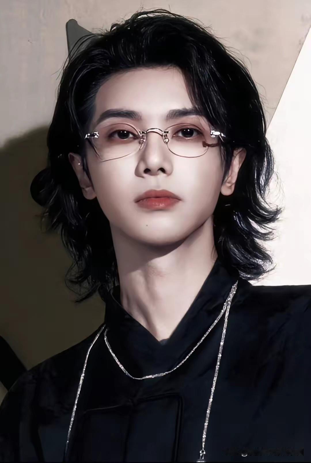 华晨宇的教训据悉，歌手华晨宇投资的云南抚仙湖“火星乐园2.0”重资产文旅项目