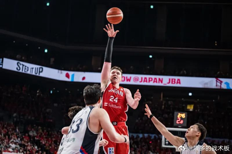 同组的日本男篮78-72战胜韩国，霍金森砍下全队最高24分7篮板目前世预赛韩国2