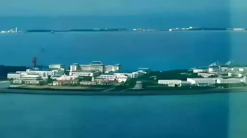 面积扩大6425倍，小礁石变成海上绿洲，菲律宾拍下的南沙<em>渚碧岛</em>，太漂亮了！