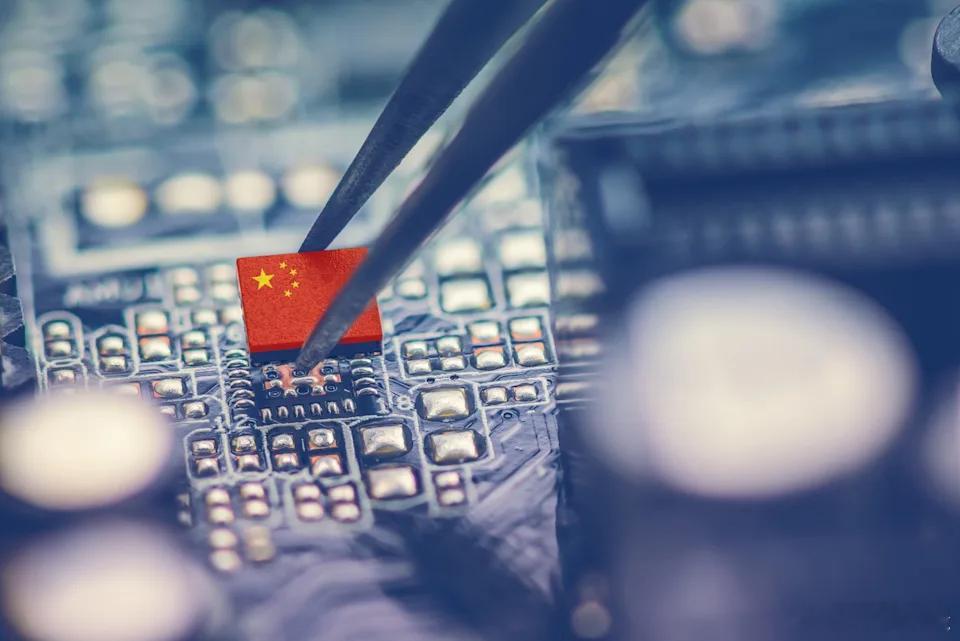 【科技战：中国芯片制造商复旦微电子摆脱美国制裁的影响】（南华早报）上周末被美国政