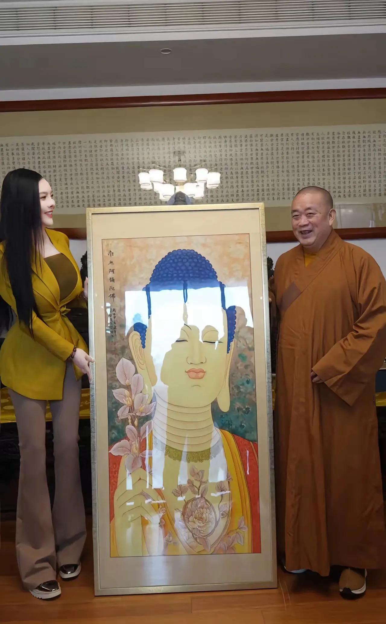 著名画家关琪，别看现在只有30岁，作品已经受到了海内外藏家的广泛认可。很多国外友