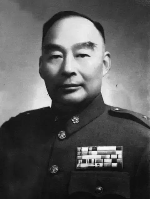 1947年，胡宗南俘虏了5万人，蒋介石为他举办庆功宴，谁知记者却说：“委员长，西