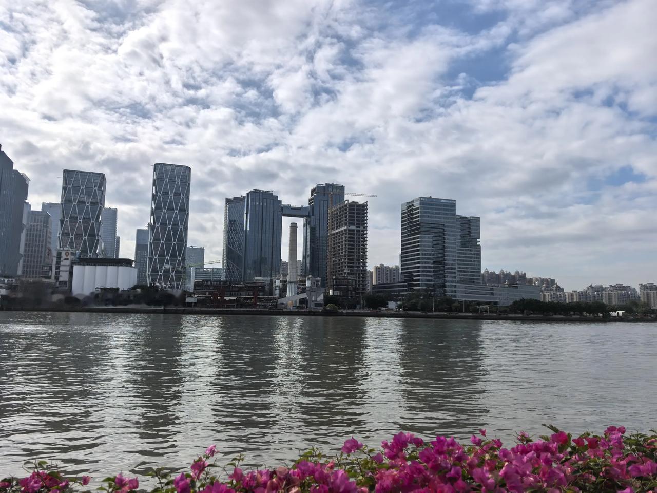 对标白鹅潭，黄埔港应加快搬迁转型，打造珠江东岸滨江旅游产业带珠江两岸的城市更