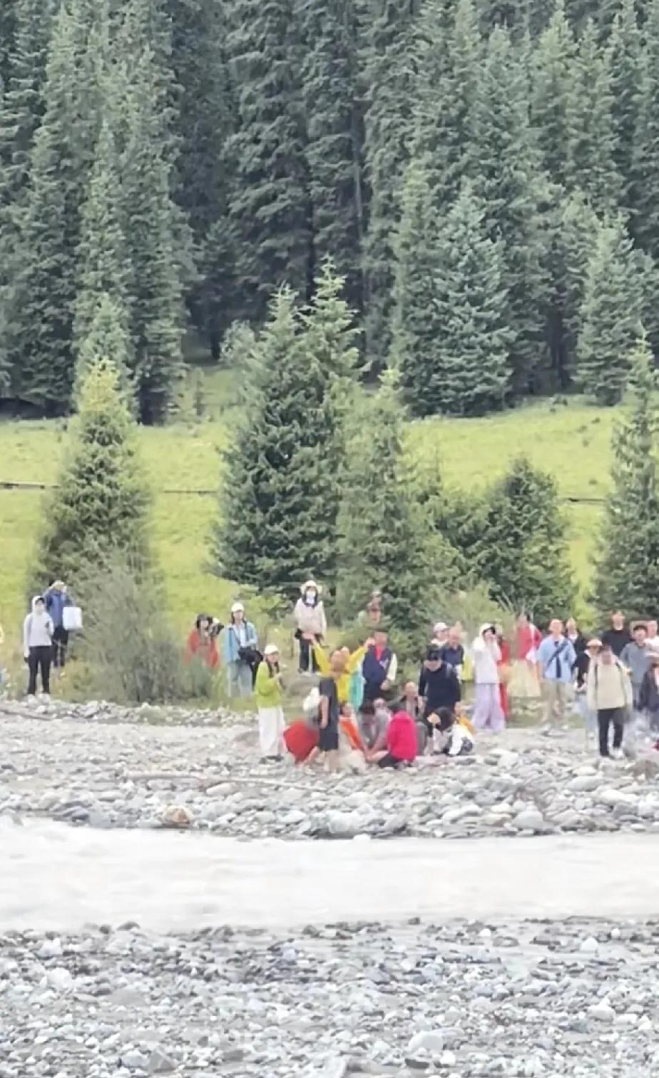 新疆伊犁夏塔景区，网红将军桥垮塌事件，可以说救援速度是值得肯定的！这一幕真