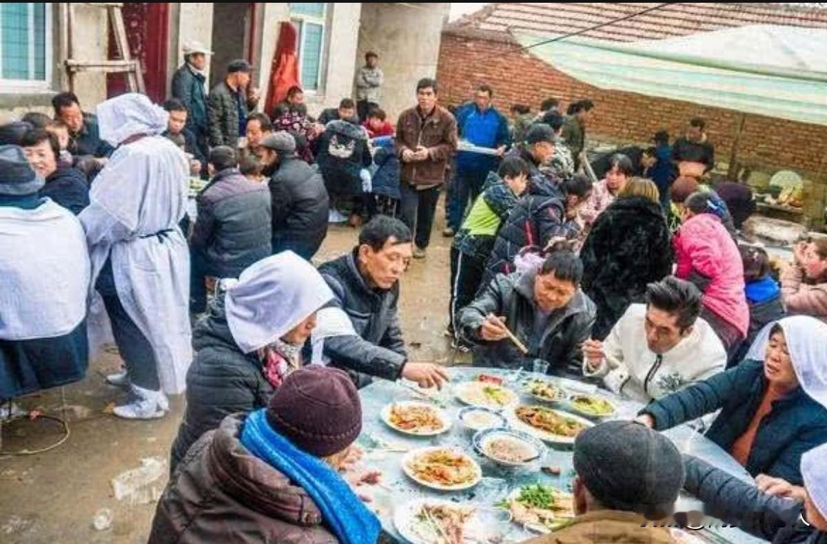 靠红白喜事，想拿捏那些农村外出打工平时不回去帮忙的时代，已经过去了都快202