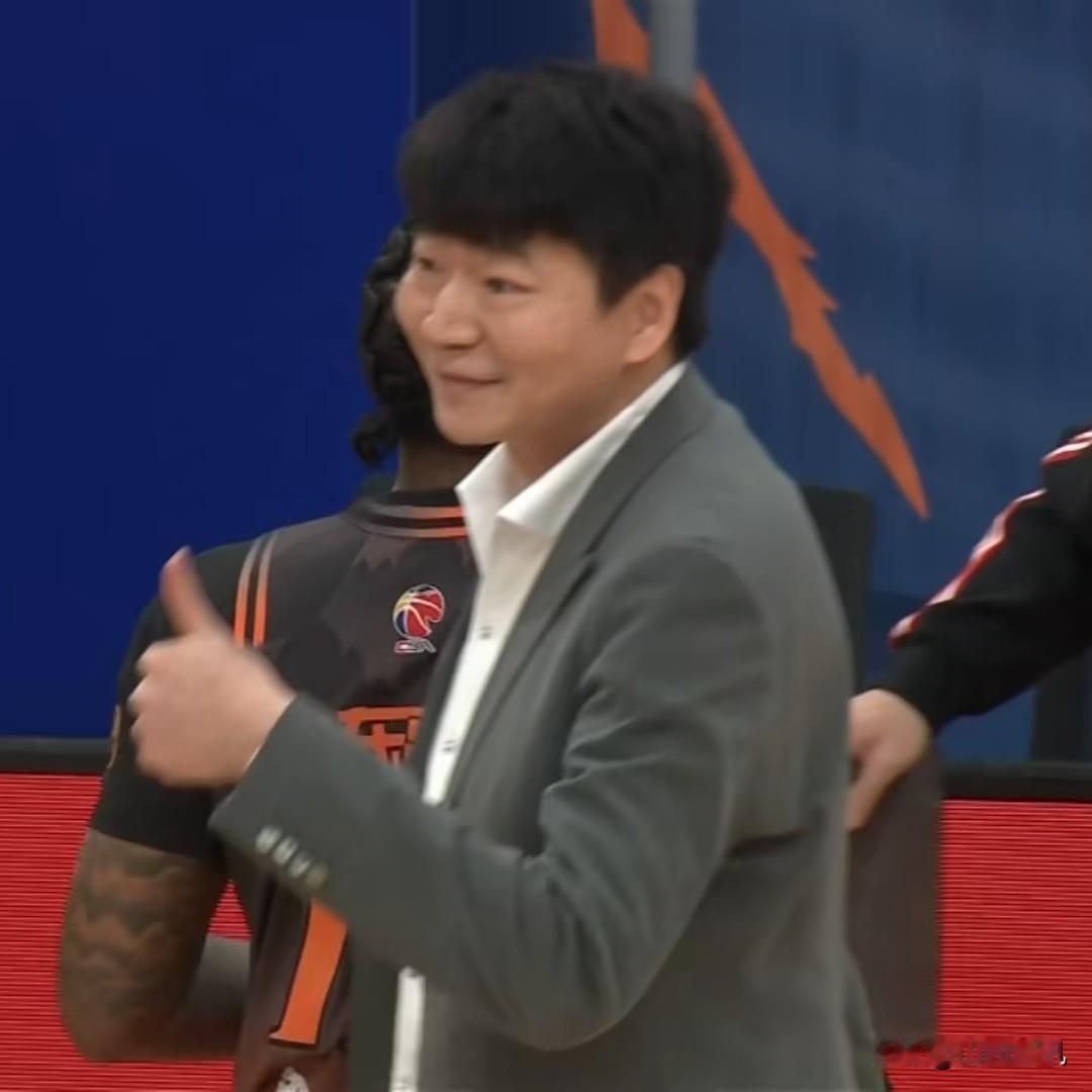 弟兄们别生气！输的日子还在后头呢。第一，三大顶薪不出力，你让谁扛炸药包往前冲。