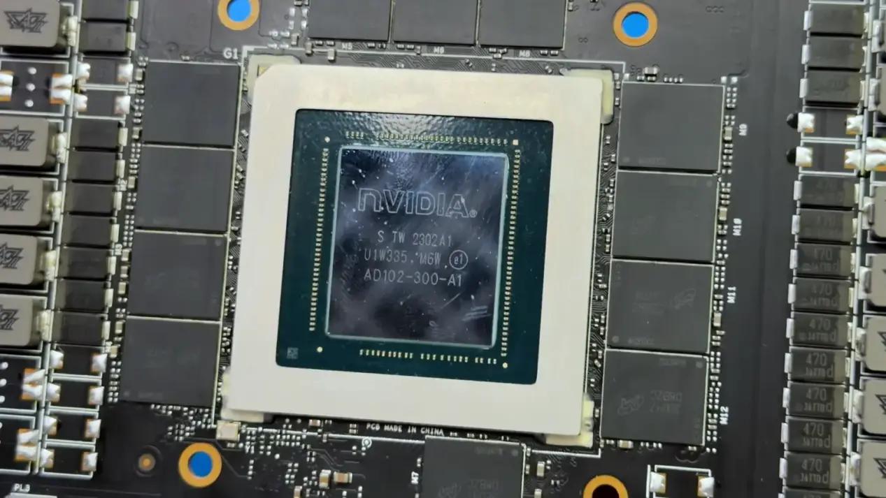 一块RTX4090卖350美元，卖家说是「维修项目」。拆开才知道，芯
