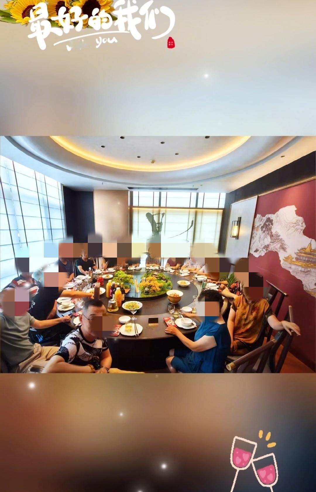班长又组织同学会了，这次聚会地点在南京的“宁邦家宴”，自从那年同学们在“顺水人情