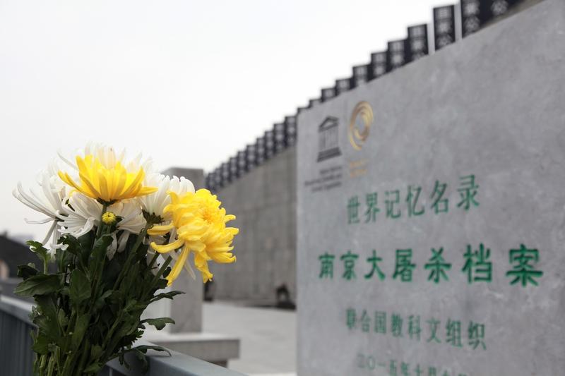 2025年国家公祭日，96岁的南京大屠杀幸存者夏淑琴在“哭墙”前喊出“我还能讲，