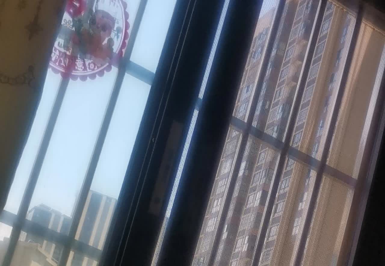 昨天，大学毕业的侄女回到家，说起她的大学经历，有些事情不得不提防骗子事件…