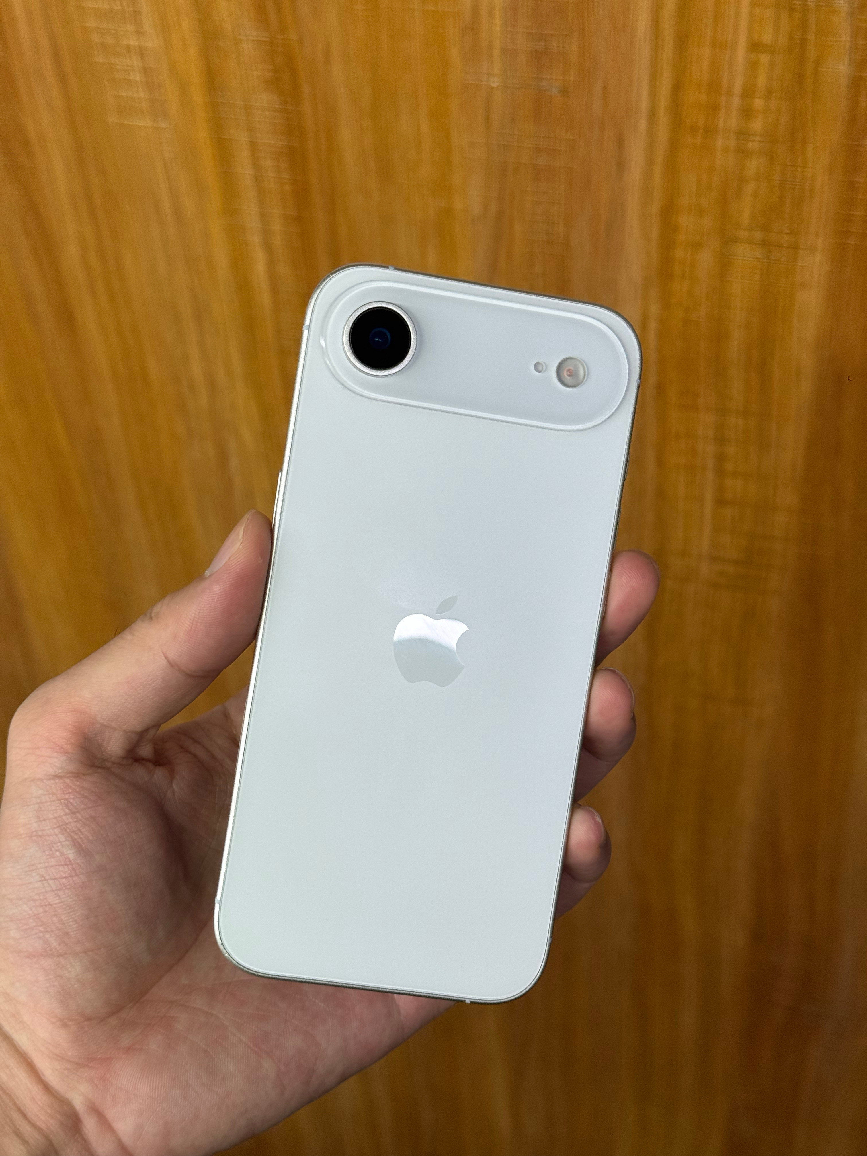 你考虑换iPhone17吗怎么说呢，换的话还是会换的这次外观变化这么大，还是可