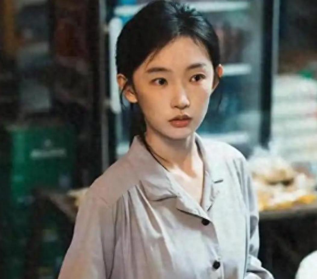 周依然的资源为什么这么好？在电视剧《交锋》开拍的时候，导演还担心请不到周依然