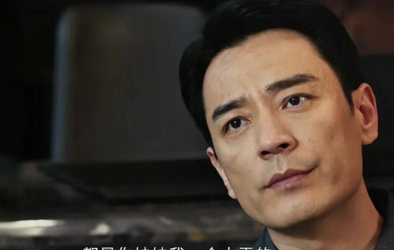 《以法之名》李人骏趁着程子健不在家，找妹妹打听他最近在忙什么，妹妹也是够笨的，还