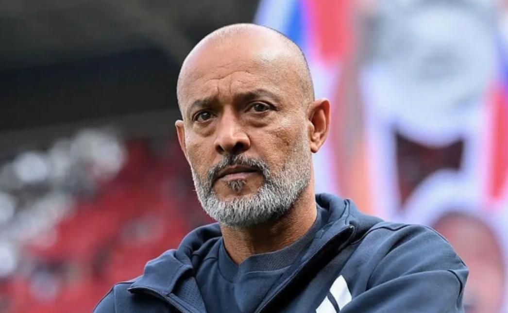 英超西汉姆联队主教练努诺的合同，可能是全欧洲最狠的一份。里面白纸黑字就一条：球队