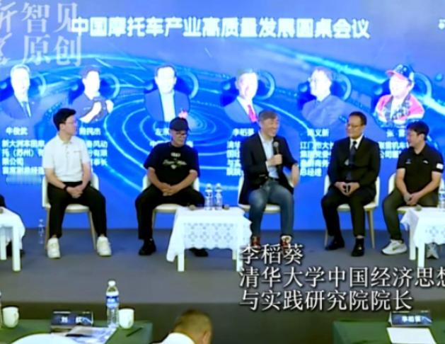 清华院长当众刁难初中毕业的张雪：你们跟雅马哈比，底蕴在哪？本以为会让张雪哑口
