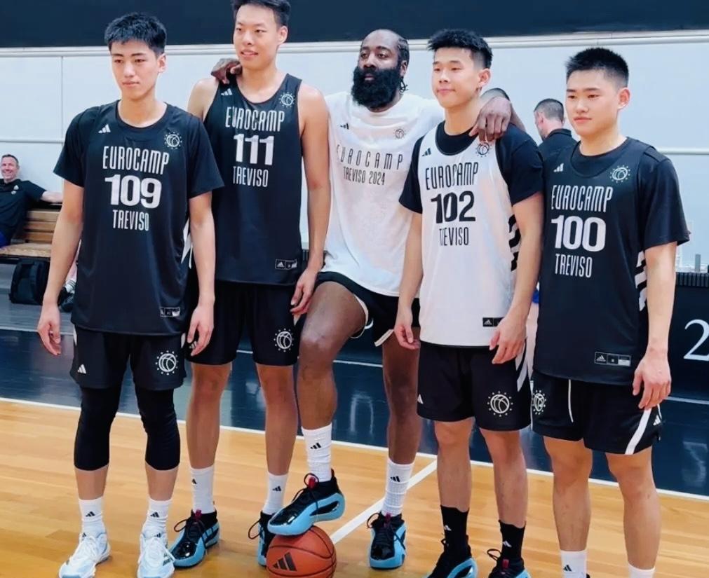 林葳与赵维伦静态天赋展示，两位新生代后卫谁更有机会冲进NBA！一：林葳：21岁
