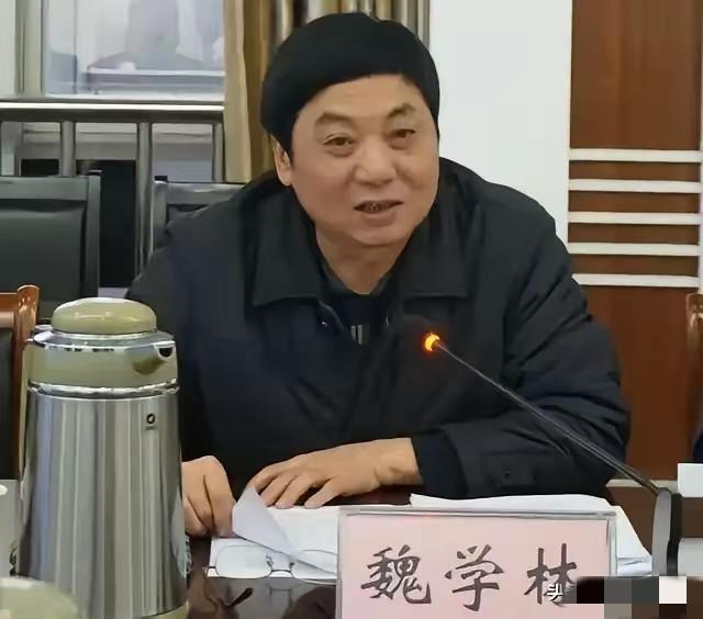 除夕夜当天，当别人都在忙着包饺子，看春晚的时候，64岁的魏学林却要换一个地方过年