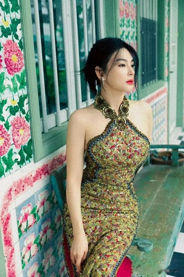张雨绮的身材真心丰腴！穿紧身旗袍秒变“大号水蜜桃”，性感又惊艳