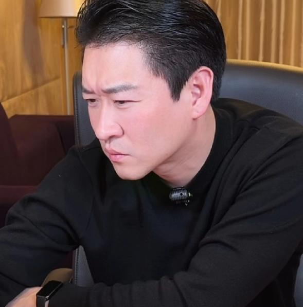 亲手把自己“熬”成了当年的郭德纲，曹云金才第一次读懂了“师父”这两个字。白天相