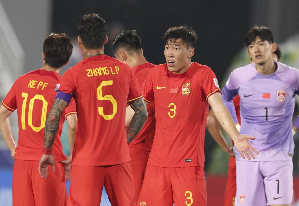 中国男足想翻身？中国男足最近有点难。想找别的国家队踢热身赛，联系了几支