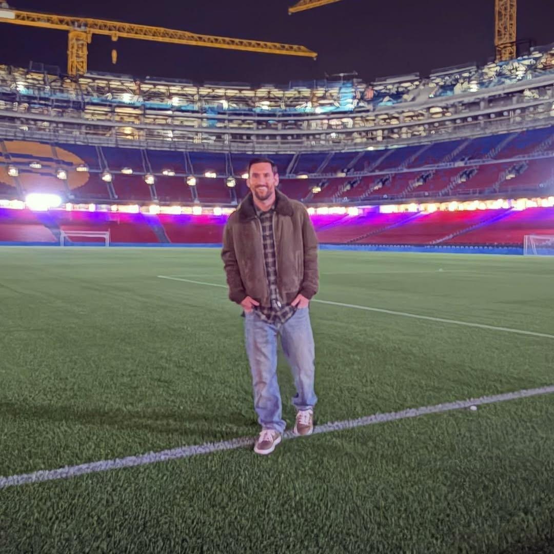 梅西突然造访诺坎普之有何寓意？确定是临时起意微服私访吗？选择夜静更深访圣地，或