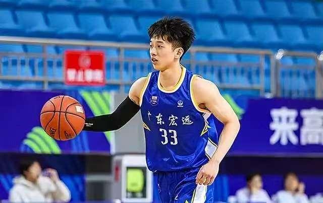 杨溢U21五场比赛场均26+6+9，三分45投18中，投射进步明显广东队小后卫