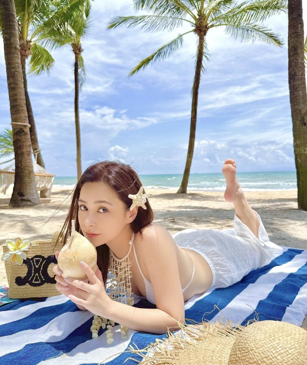 44岁钟欣潼近照发出，状态如何？美人就是美人，一点都没有变！岁月果然不败美人！但