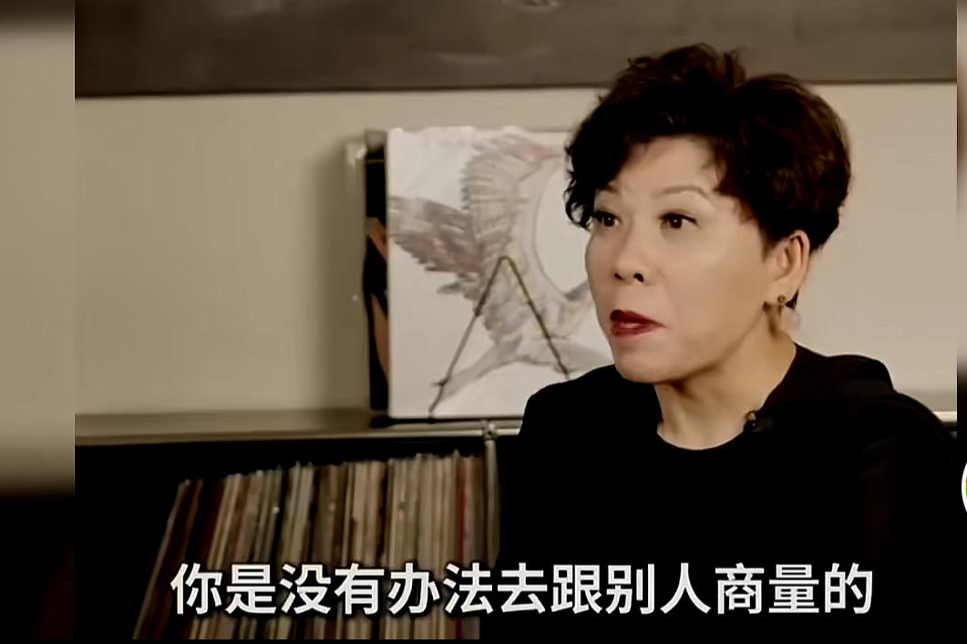 国乒“大魔王’邓亚萍在谈到一个顶尖运动员，在比赛时应该保持怎样的状态时说道：作为