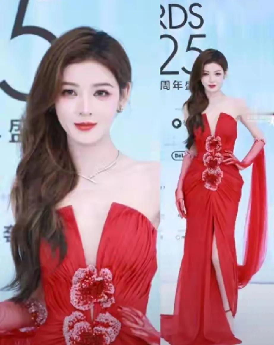 三亚海风“杀疯”ELLE红毯，张予曦红裙变“海带”，代露娃摔上热搜，可18岁沈佳