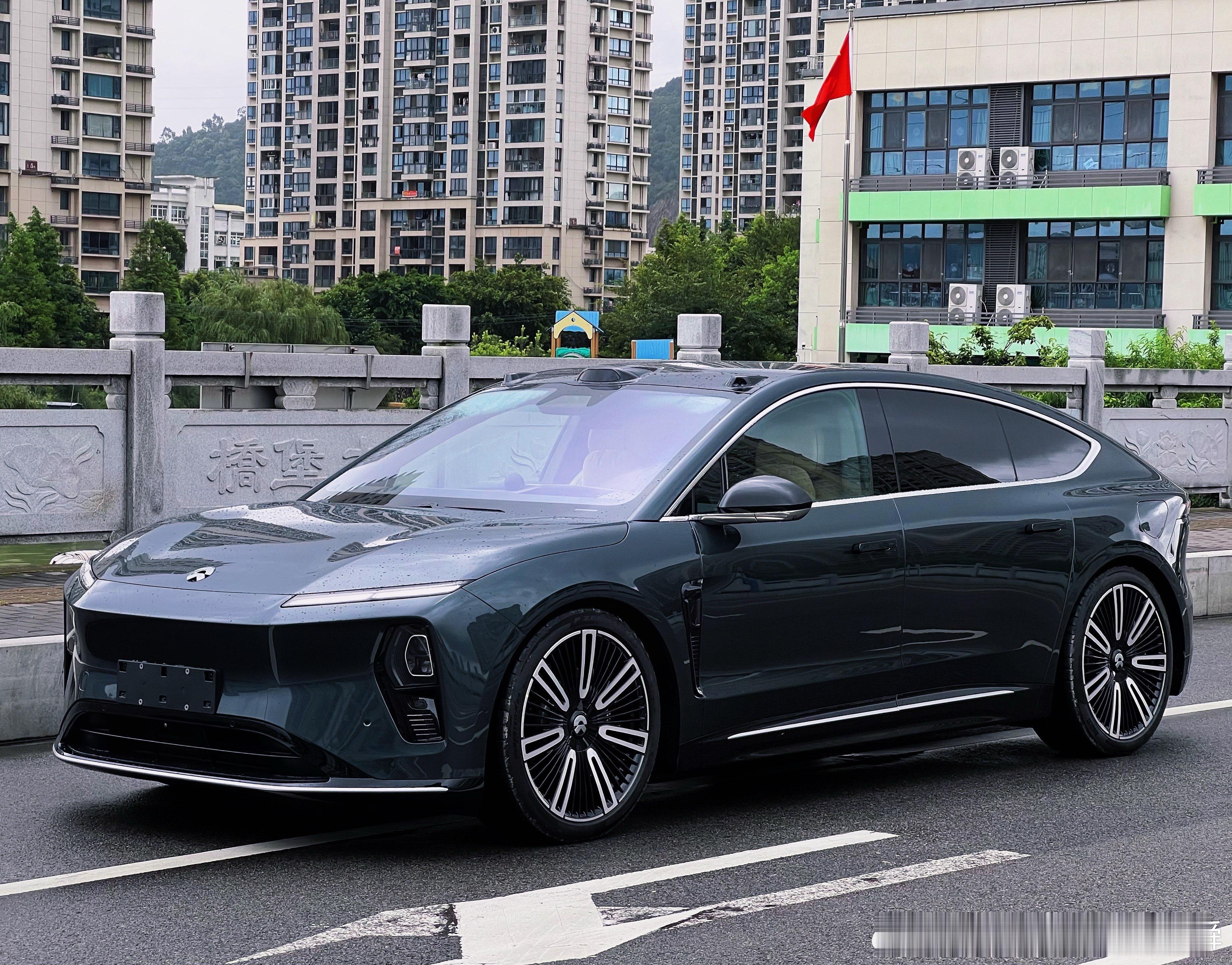 【车辆名称】2025款蔚来ET9100kWh【上牌时间】2025年7月【行驶