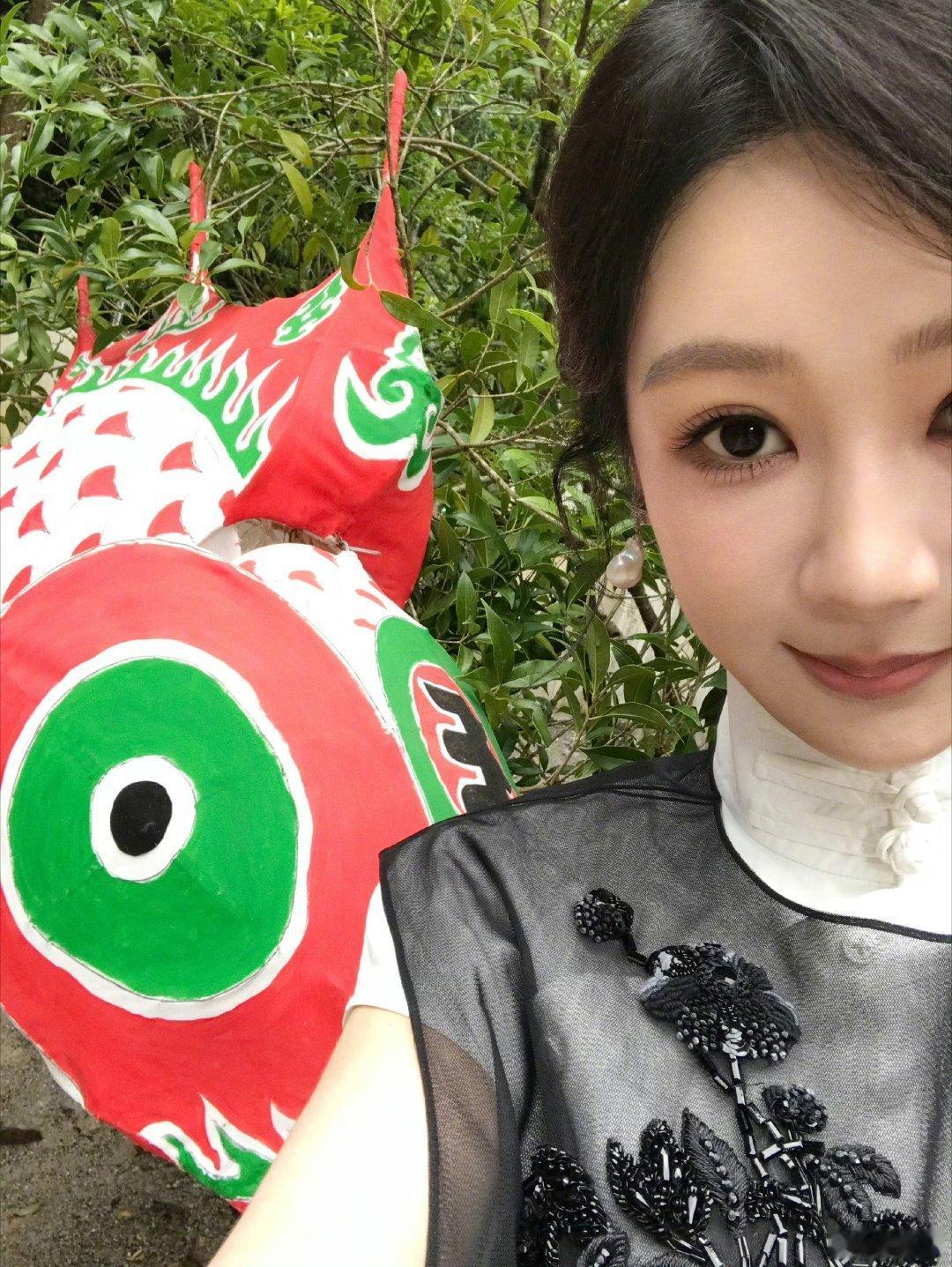 杨紫杨紫晒广州walk练作玄霜乌玉玦，李祯巧手承家业杨紫李祯【杨紫李祯】