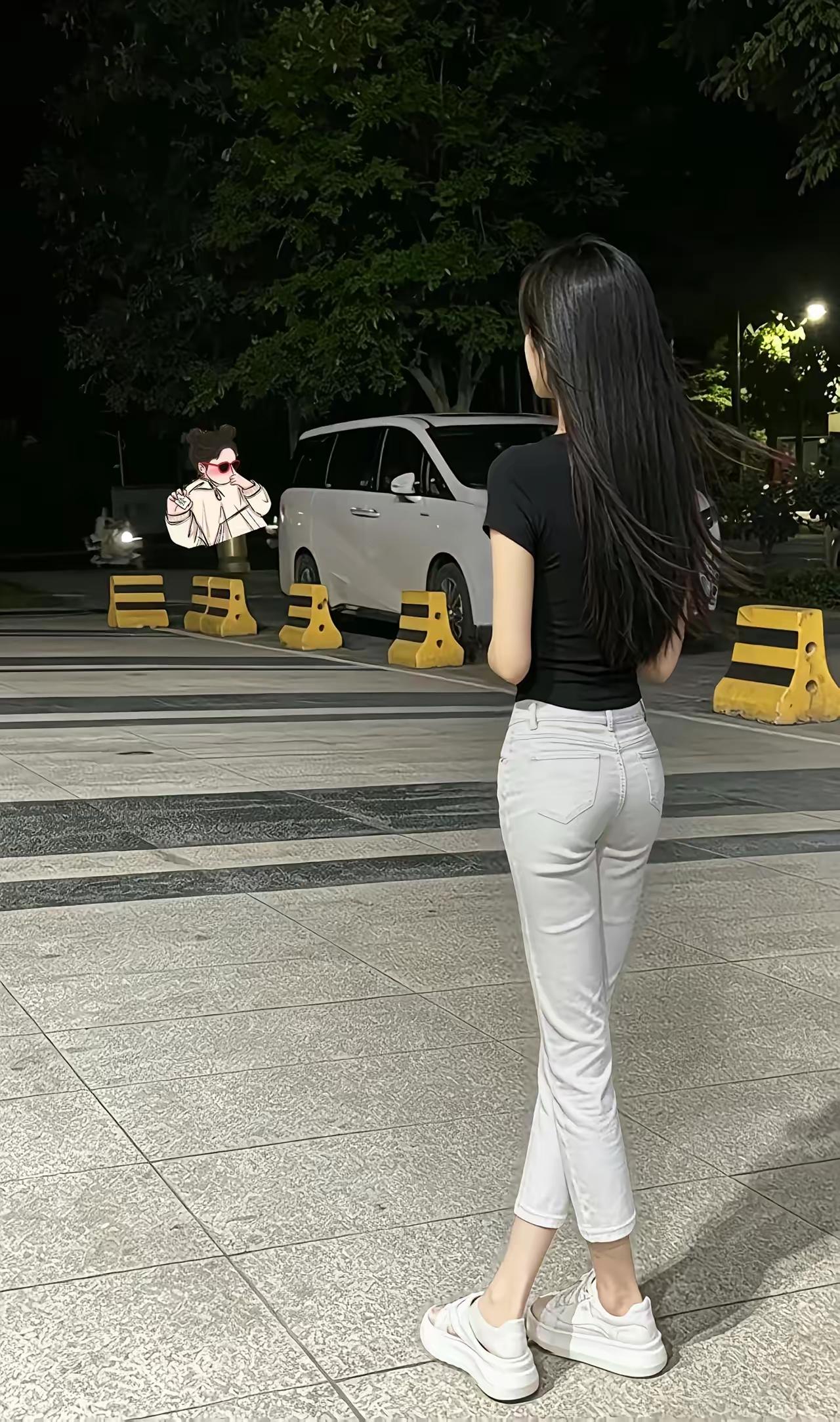 高瘦高瘦的美女。腿虽然不够长，但身高啊！