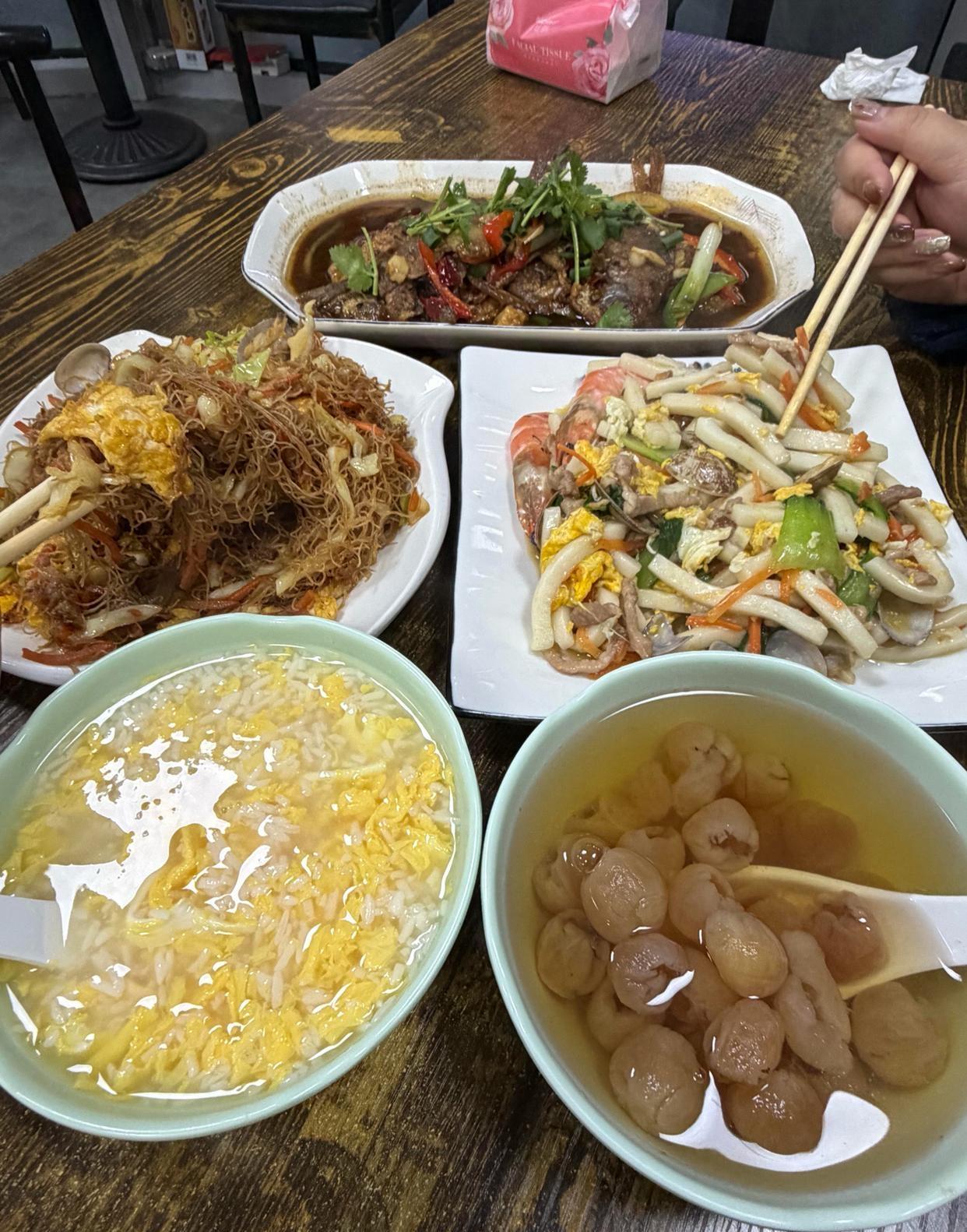 超级爱的苍蝇馆子，我感觉每道都很有食欲！