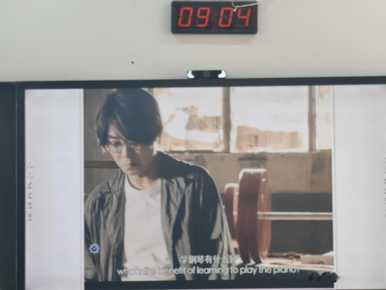 看到一个视频，内容是有人采访一位北大毕业生。大致是说这位北大毕业生在北京还买不起