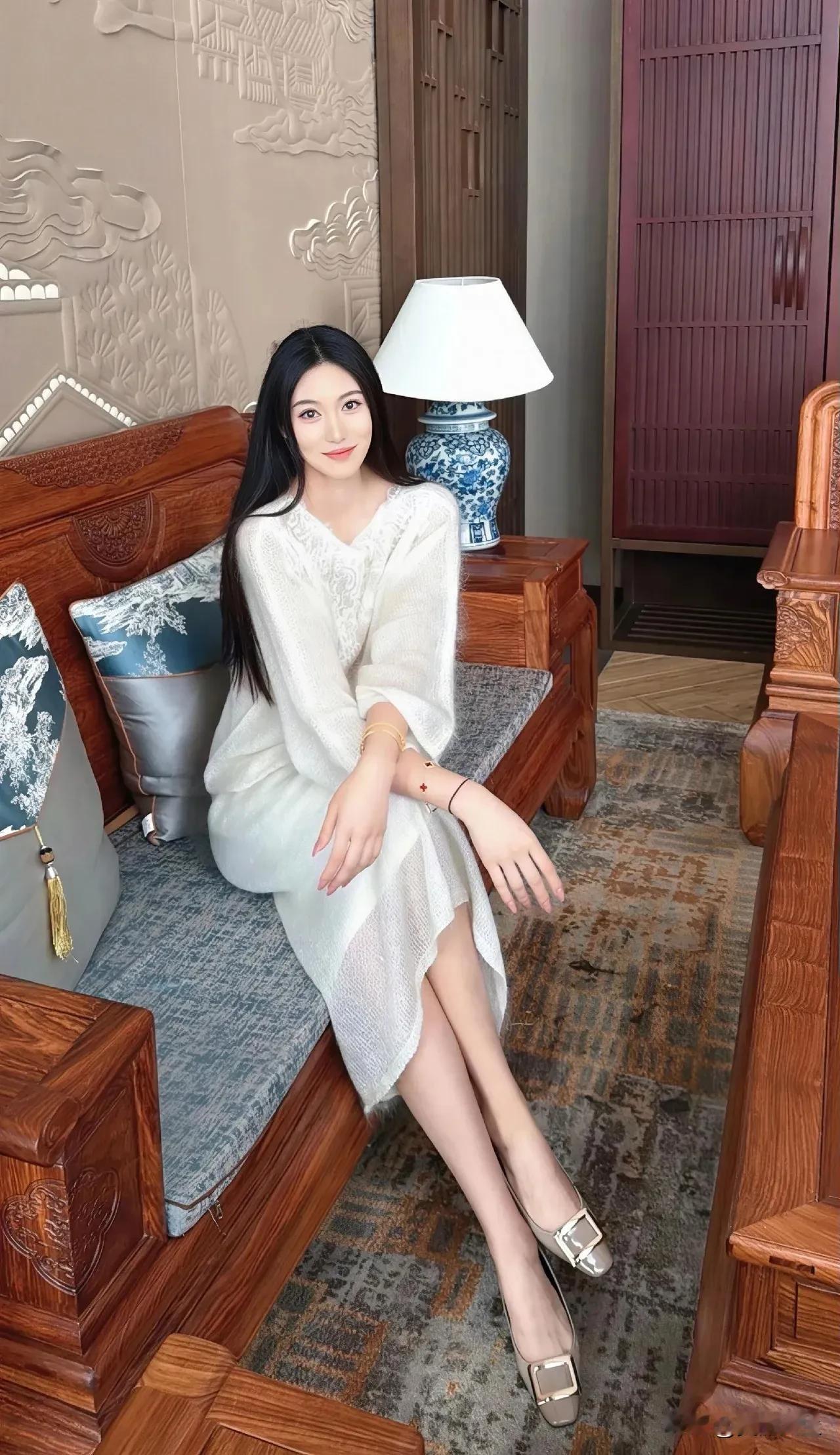 一杯咖啡☕一把坚果已经很幸运了“自由的人，早已经接受了没人疼爱的关系。人活