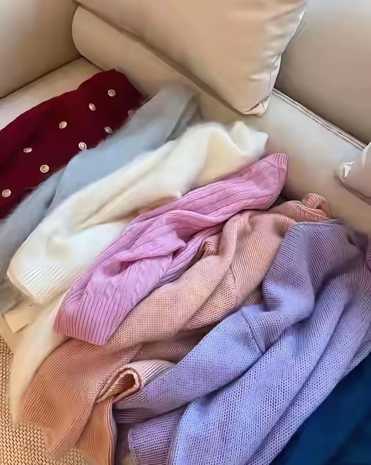 楼上的邻居给我了几件好衣服，人家开服装公司的，有的衣服不好卖有点瑕疵就送人了，我