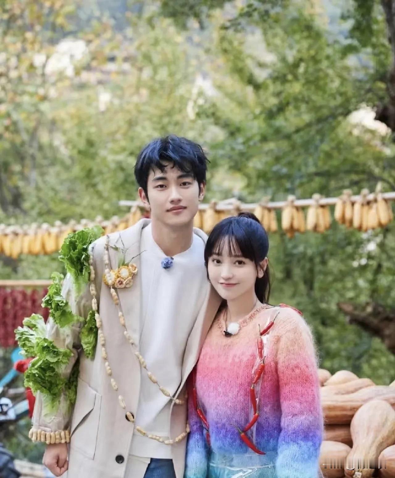 我觉得金莎和她老公各方面其实都挺配她的，因为我发现她老公遇到其他年纪大的或者权威