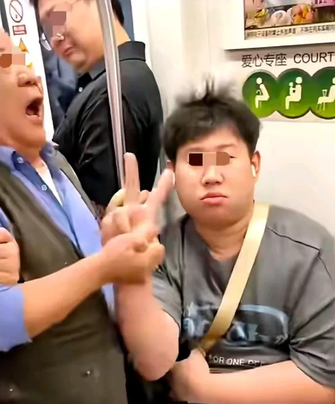 这绝不仅仅是道德沦丧！就上海地铁让座这事，本老头在其他视频和小作文里始终坚持