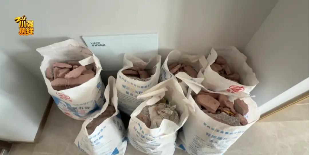 胆子太肥了！浙江杭州，女子花165万买了套精装房，就在他们一家欢欢喜喜准备入住时