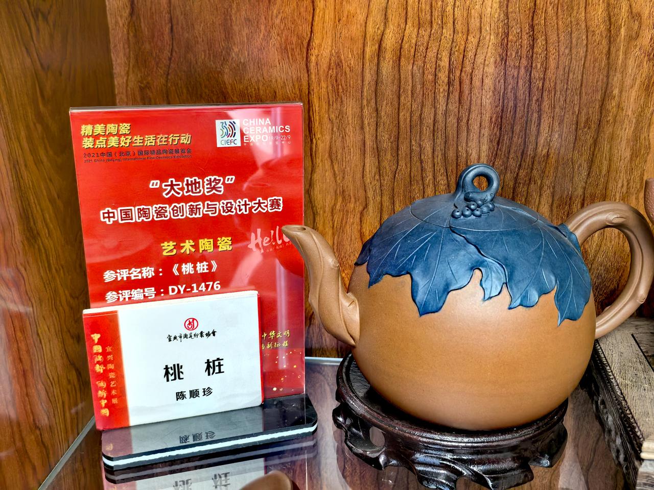 随手拍记录每一天。陈顺珍的紫砂壶，是泥土在光阴中开出的花。每一道弧线都含着吴侬软