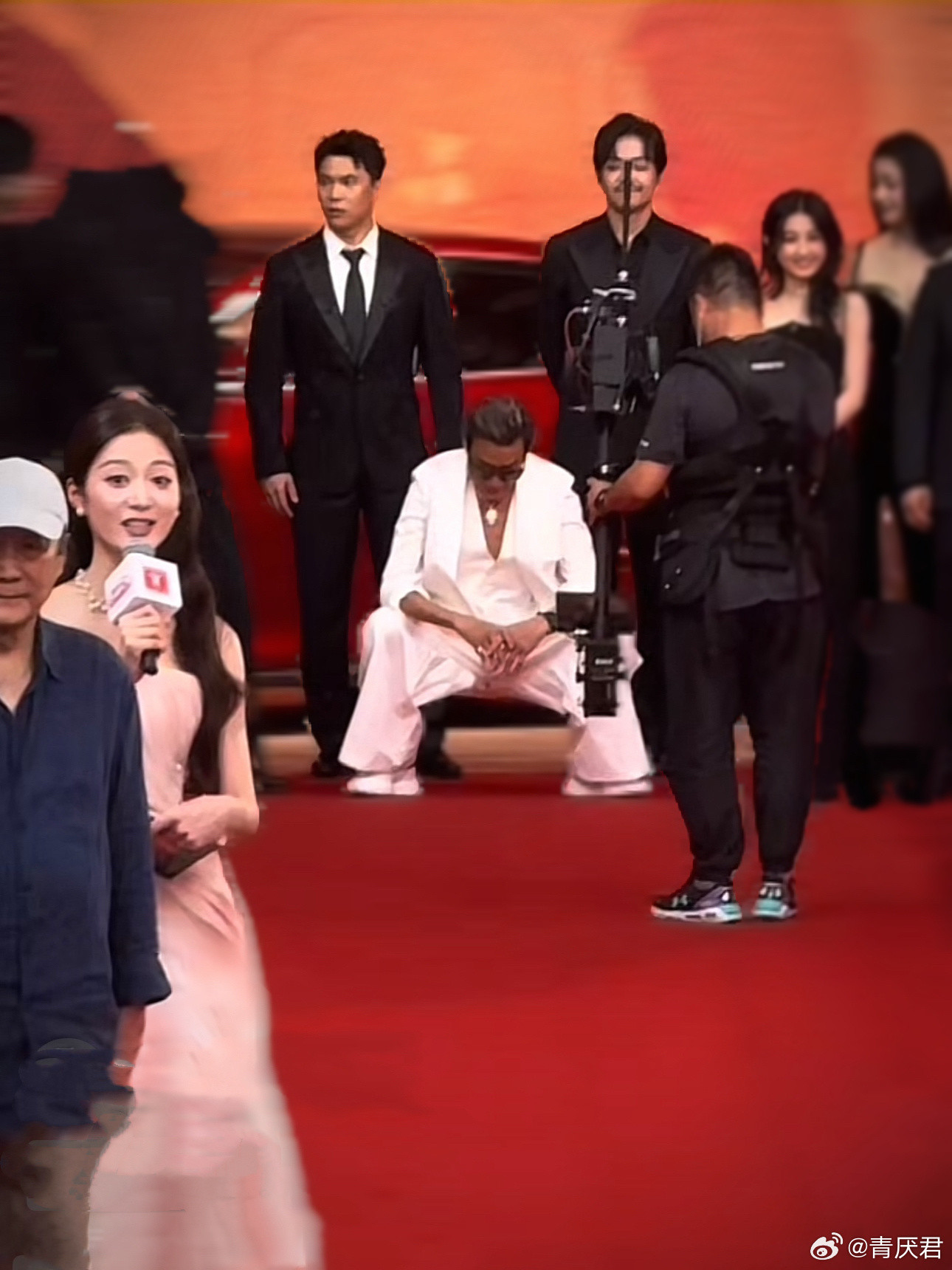 梁家辉这个年纪身形还能保持成这样不想说什么了你们自己品吧​​​