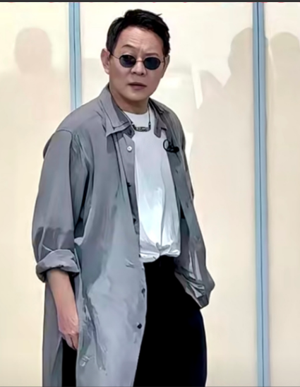 李连杰身上发现了奇怪的现象至从上次，李连杰生病了住院了一段时间，出院以后，