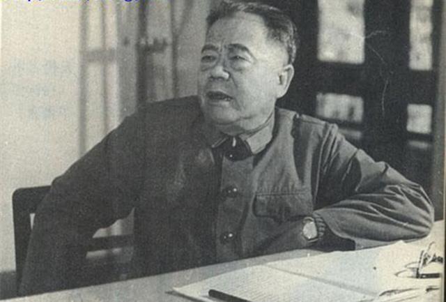 1973年，饱受摧残的聂凤智，躺在医院里抢救，他已经不能工作了，体质十分虚弱。老