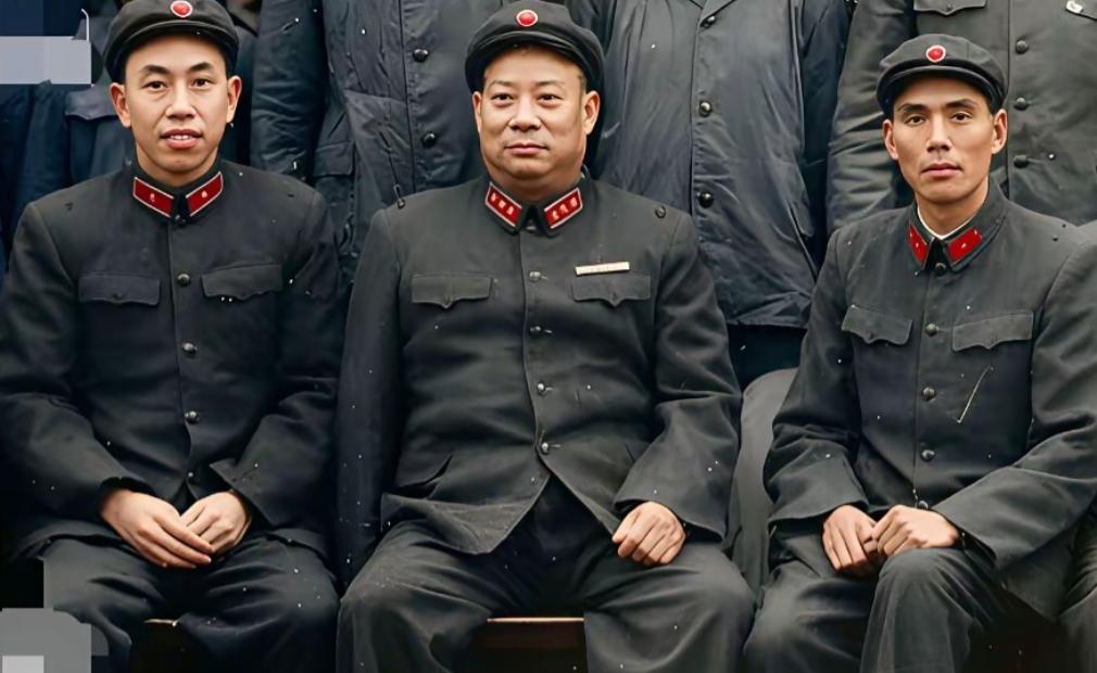 50年代后期，时任成都军区司令员贺炳炎上将、副司令员韦杰中将、副政委郭林祥少将等